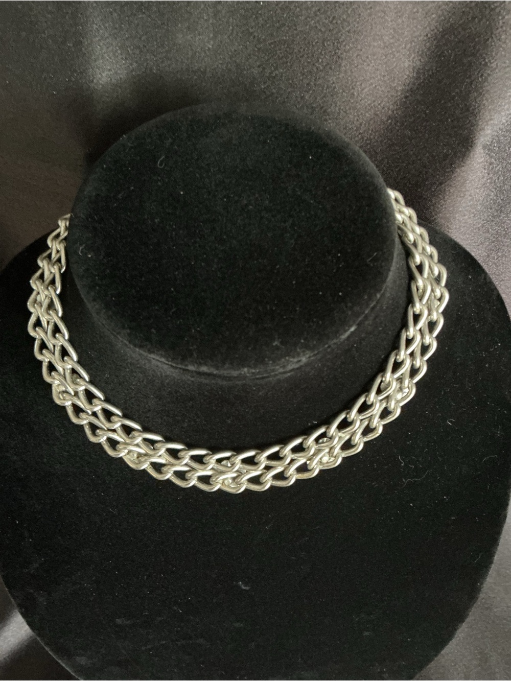 Vintage Silver Toned Floral Double-Chain Necklace - Women's Jewelry - Picture 3 of 4